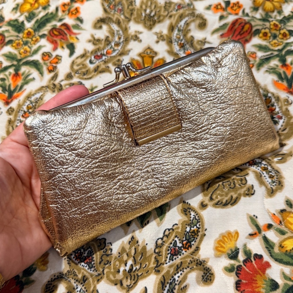 Vintage Billpak Gold Metallic Textured Leather Kiss Lock Tri Fold Clutch Wallet